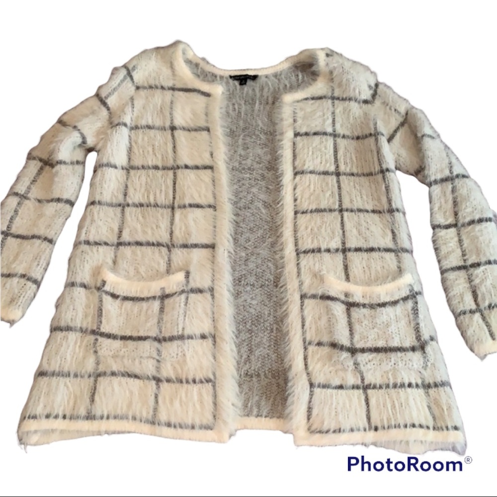 $4.99 shipping….Cardigan sweater by Signature I Studio